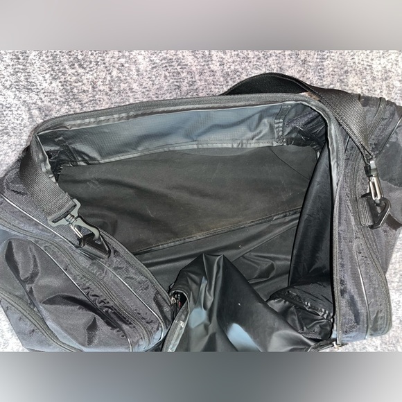 Endurance by Champion Large Duffle Bag in Black - Picture 3 of 3
